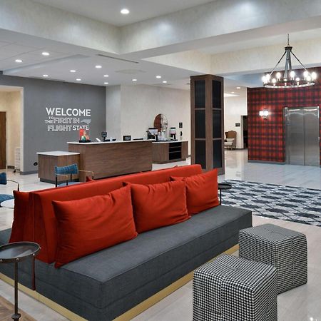 Hampton Inn & Suites Greensboro Downtown, Nc Экстерьер фото