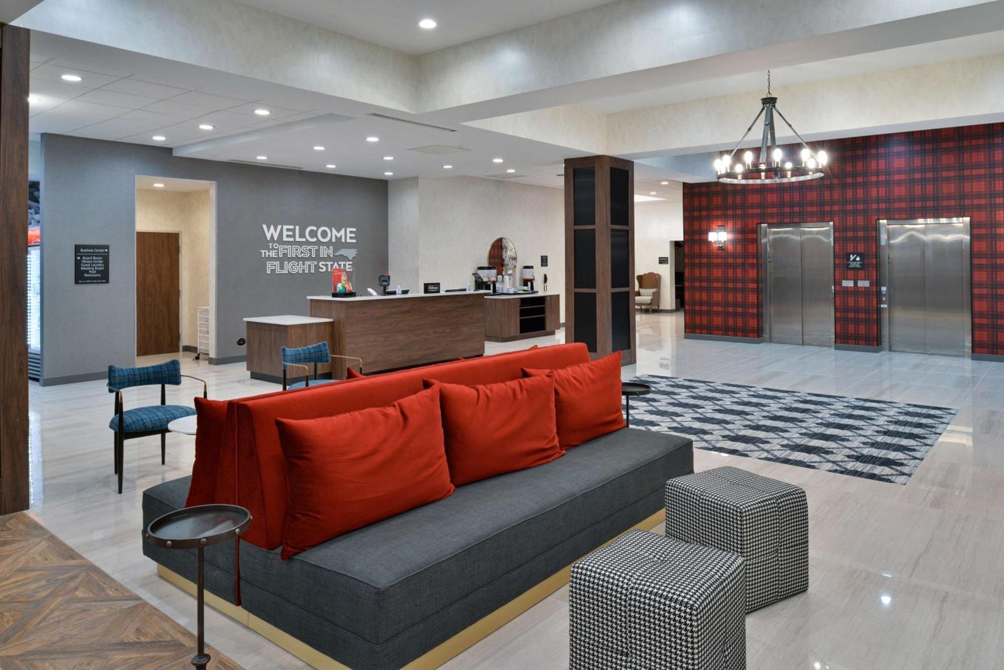 Hampton Inn & Suites Greensboro Downtown, Nc Экстерьер фото